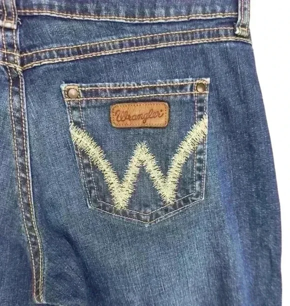 Wrangler Bootcut Jeans - Picture 3 of 5